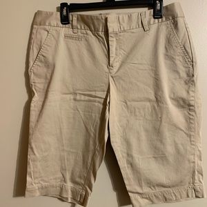 Daisy Fuentes Sz 14 khaki Bermuda shorts